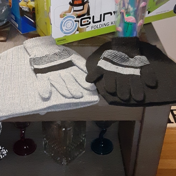 Men hats with matching gloves 2 sets NEW - Picture 2 of 2